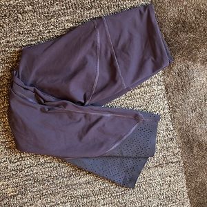 Lululemon Leggings Pants 69% Nylon/31% Lycra Elastane - size 4